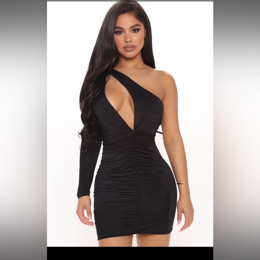 *NEW WITH TAGS * FASHIONNOVA one shoulder mini dress